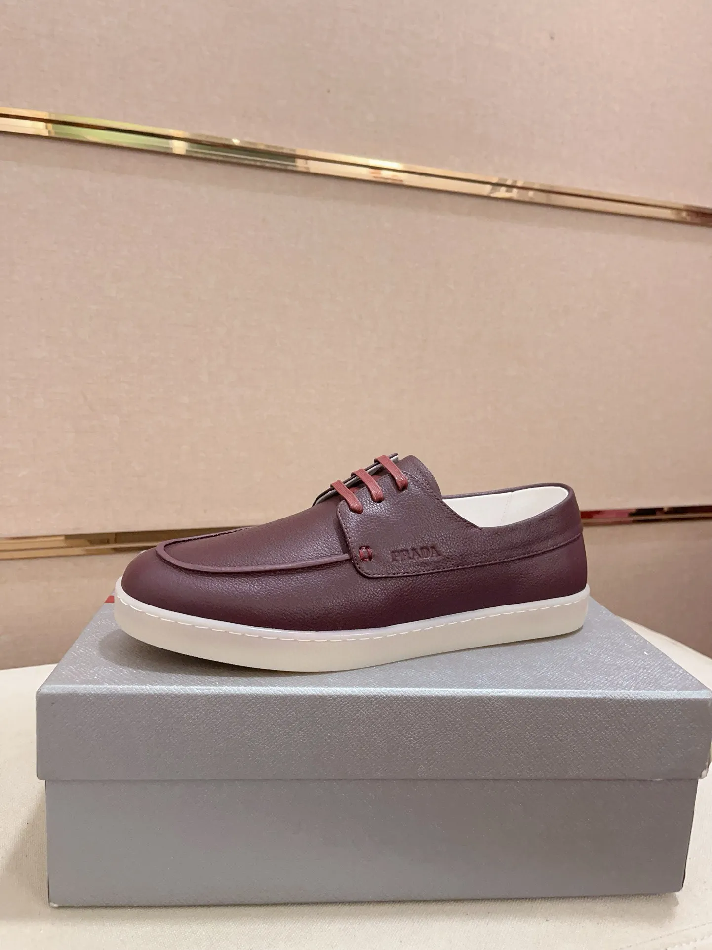 Men's shoes 💰 540💰 ✔️✔️✔️Higher version High-quality new PRADA (Prada) counters are launched at the same time. The new men's shoes and 😘 fabrics are made of high-tech glue-making technology. Lining: Full cowhide lining. 👍🏿 High-end ☄️ air-cushion molded anti-slip rubber outsole, exquisite lines, simple and elegant, comfortable and high-end for leisure travel. Code number: 38 to 44 (45 can be customized and cannot be returned or exchanged)